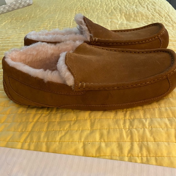 UGG Ascot Slipper suede with rubber sole color chestnut Size 13 - Picture 1 of 9